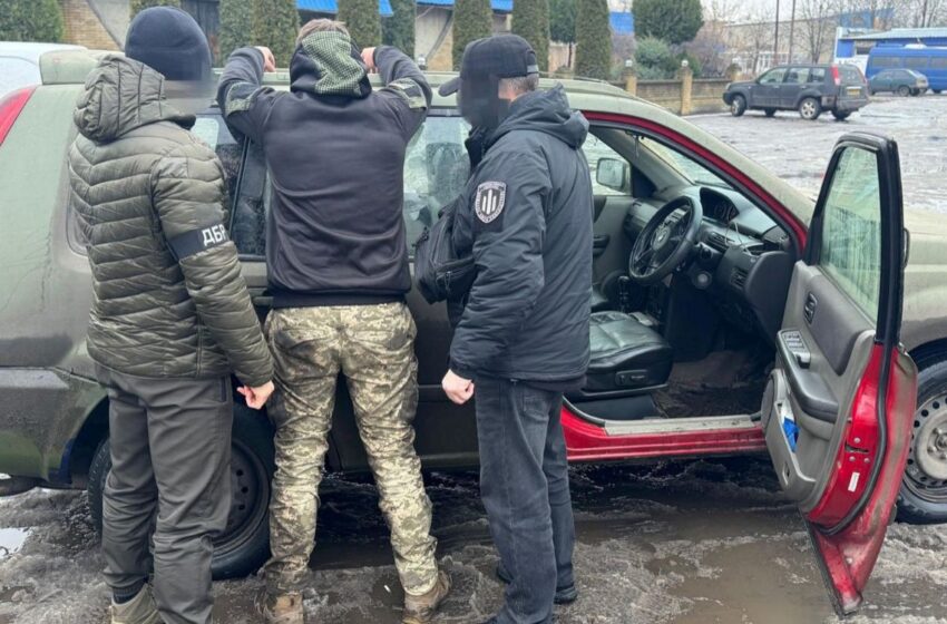  На Донеччині військовий продавав зброю: вдома у нього знайшли 500 дронів