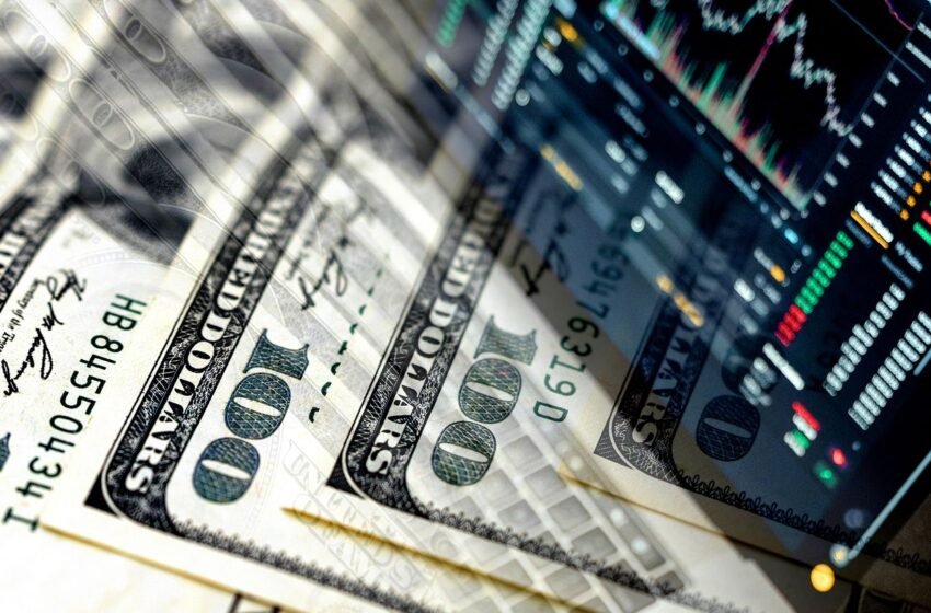  Нацбанк перейшов до зниження долара. На скільки впав курс