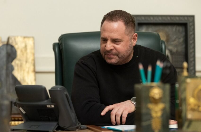  Єрмак поновив право на адвокатську діяльність після відходу з ОП та обіцянок піти на фронт