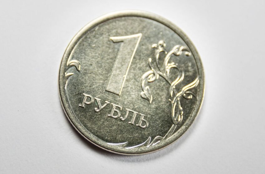  Військовий бюджет РФ “тріщить” на тлі мирних переговорів з Україною та США, – Bloomberg