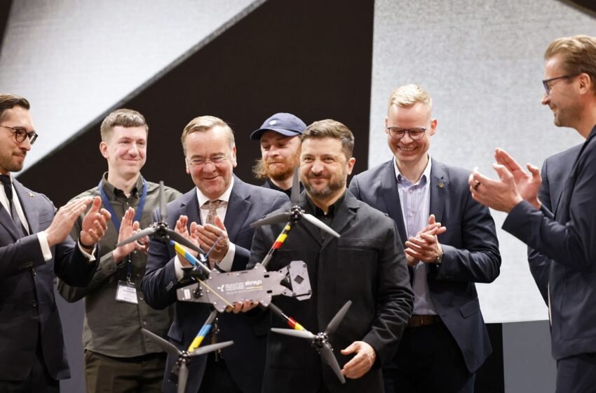  Зеленський “привідкрив завісу” першого німецько-українського заводу дронів для ЗСУ (відео)