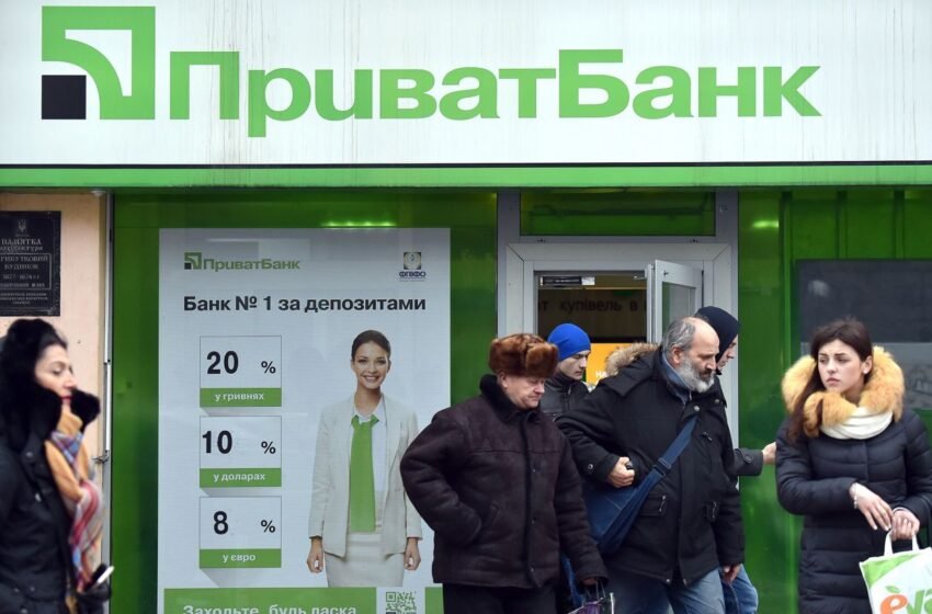  ПриватБанк змінив ціну долара: де 6 лютого вигідніший курс – у касах чи в обмінниках