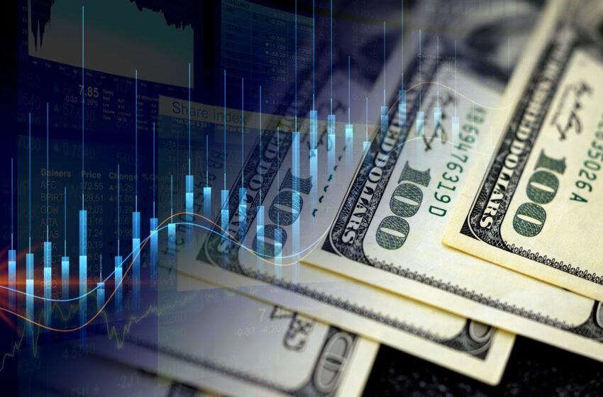  Ситуація напружена, попит росте: що буде з курсом долара в останній тиждень зими