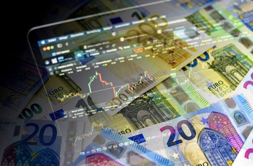  Євро на новій психологічній позначці, долар стабільний: яким буде курс валют 24 лютого