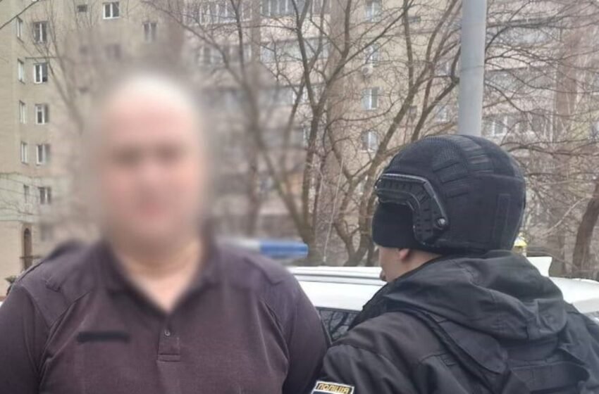  Маскування не допомогло. У Києві затримали осквернителя меморіалу загиблим воїнам