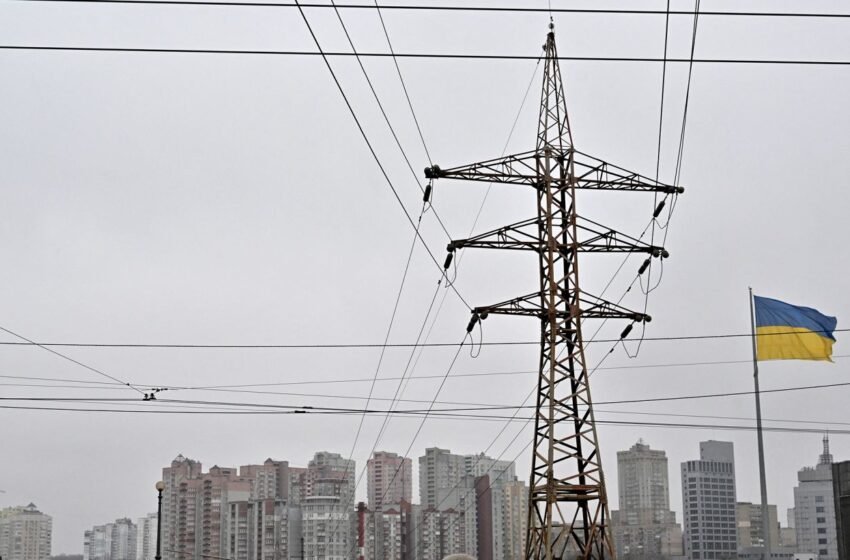  Стабільність енергосистеми  в Україні під загрозою: експерт вказав на давню проблему