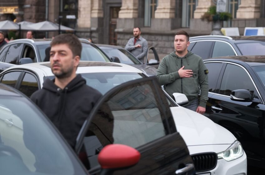  Хвилину мовчання зробили щоденною традицією: о котрій завмиратиме вся Україна
