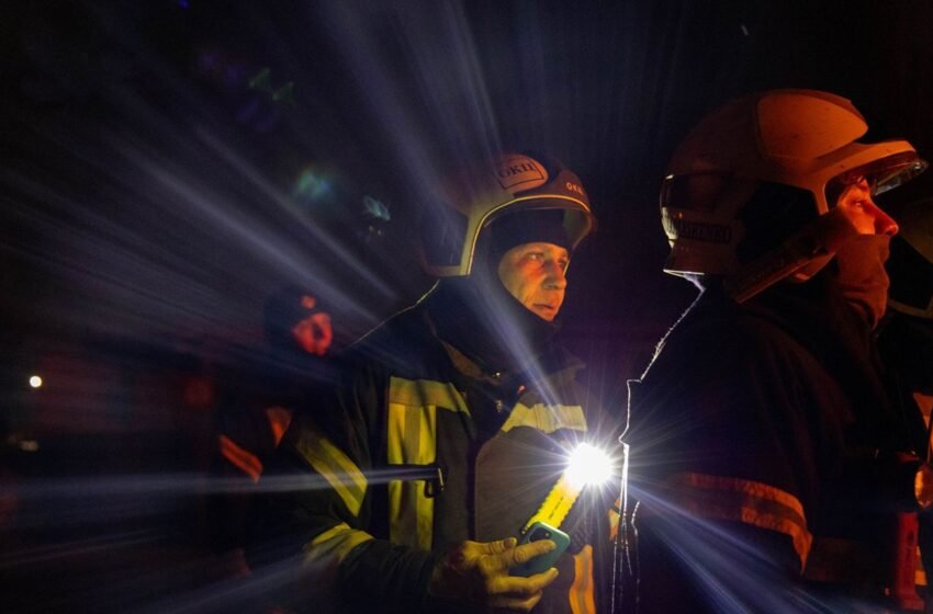  Росіяни вдарили дроном по Харкову: ворог пошкодив авто, у будинку вибиті вікна