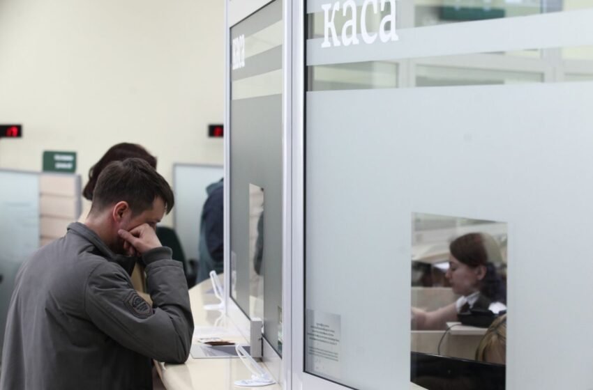  Долар йде вгору: яким буде курс 17 лютого та чи є ризик у купівлі “старих” банкнот