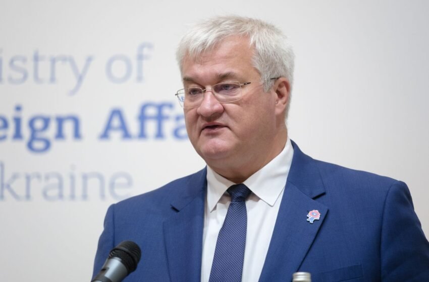  Україна в майбутньому готова розмістити війська за кордоном, – Сибіга