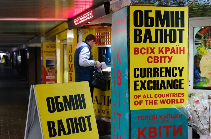  Банки та обмінники оновили курс валют на 23 лютого: скільки коштують 100 доларів сьогодні