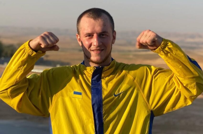  Українець здобув перемогу на ЧС з боксу в Англії: Жасан пробився у чвертьфінал