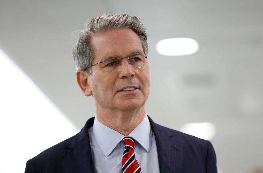  США могут снять санкции с российской нефти из-за дефицита на рынке, – Бессент