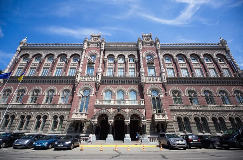  НБУ обменяет безналичную валюту на наличные после похищения инкассаторов Венгрией