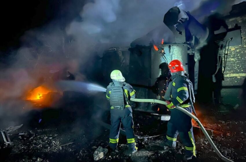  Пожежі, удар по судну та перебої зі світлом: РФ масовано атакувала південь України (фото)