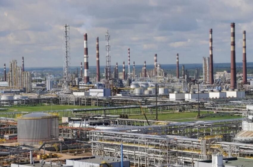  Мінус потужності: у Росії пошкоджено важливі установки одного з найбільших НПЗ