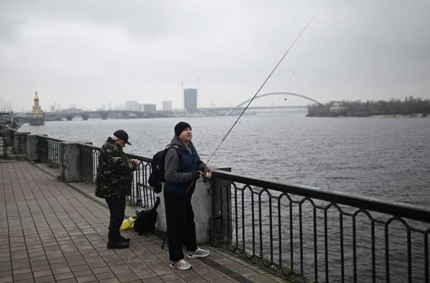  Синоптики дали прогноз погоди на завтра: кому знадобляться парасольки та теплий одяг