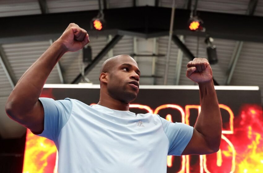  Дюбуа возвращается: промоутер анонсировал мегабой экс-чемпиона со звездным соотечественником