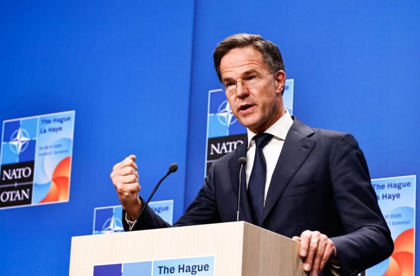  Рютте: США продовжують допомагати Україні розвідкою і зброєю через Європу