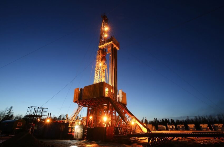  МЭА предлагает взять из резерва более сотни млн баррелей нефти для стабилизации цен, – WSJ