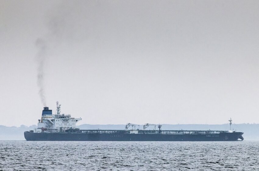  В ЄС обговорюють посилення санкцій проти тіньового флоту РФ: під удар потраплять порти