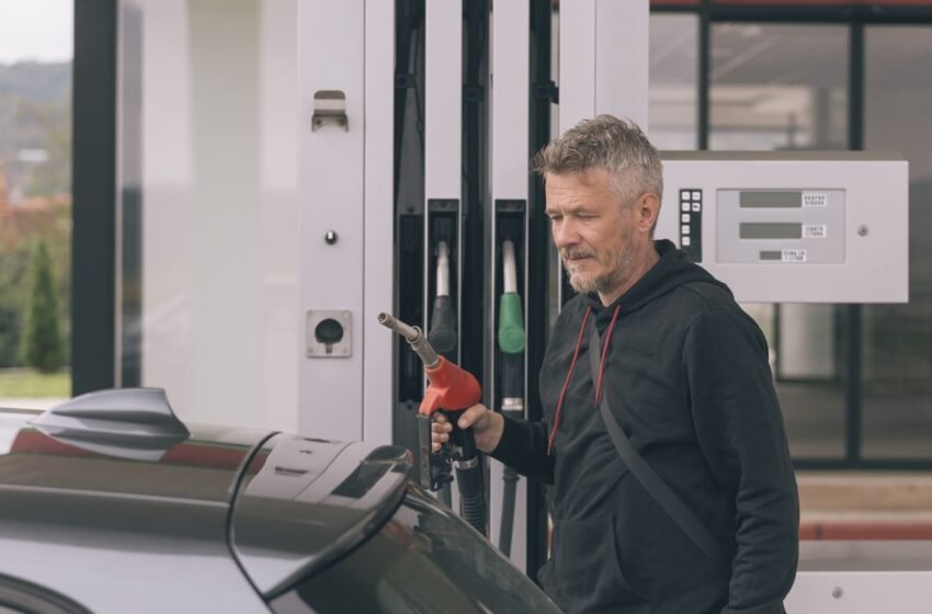  Прірва в 7 гривень на літрі: чому ціни на АЗС різняться і коли пальне почне дешевшати