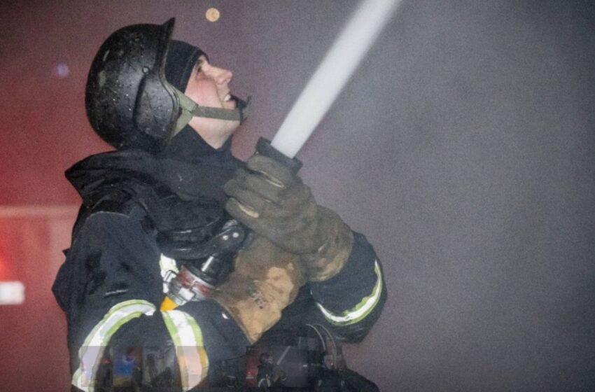  Росіяни під ранок атакували Хмельницький: виникла масштабна пожежа (фото і відео)