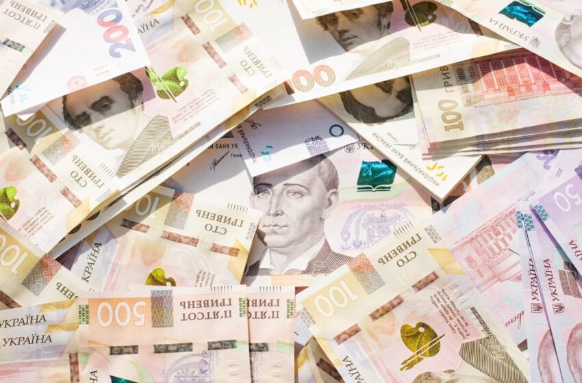  Росіяни скидають на Чернігівщині та Сумщині “небезпечні гроші”: що робити мешканцям