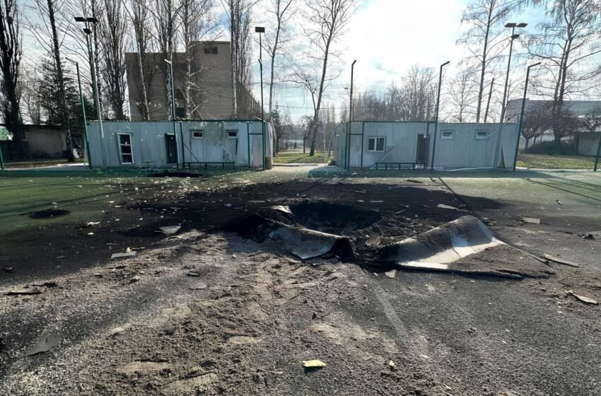  РФ вдарила дронами по спортивній арені в Полтаві, де базувалась дитяча школа (відео)