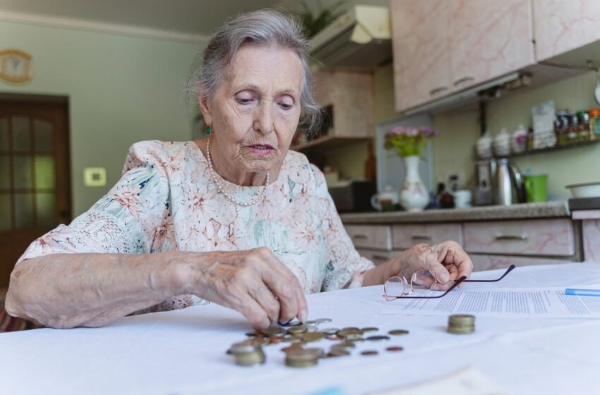  Пенсійні виплати зросли: скільки отримали українці у березні