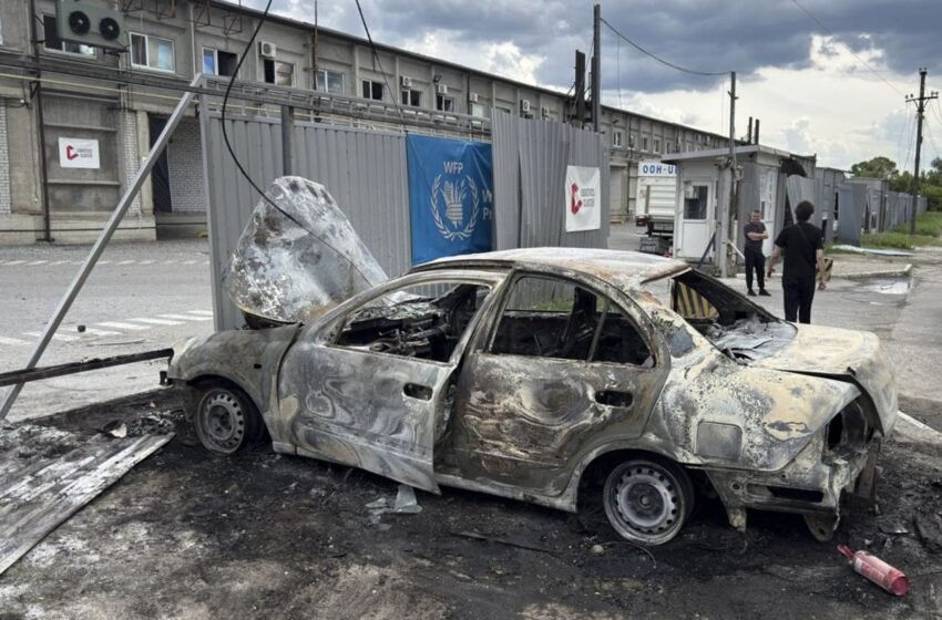  Росія вдруге знищила гуманітарний склад ООН у Дніпрі: згоріла їжа для 130 тисяч людей