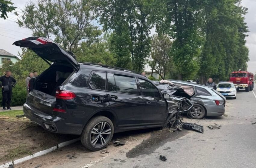  На Київщині двоє підлітків на Skoda та BMW потрапили в трагічну ДТП