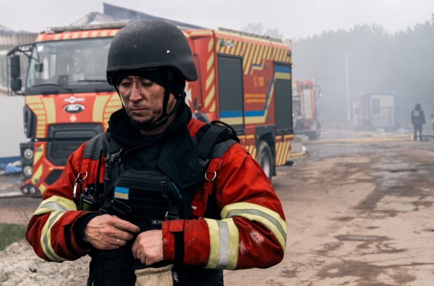  Росіяни двічі за ніч вдарили по Харкову, під завалами будинку може бути людина