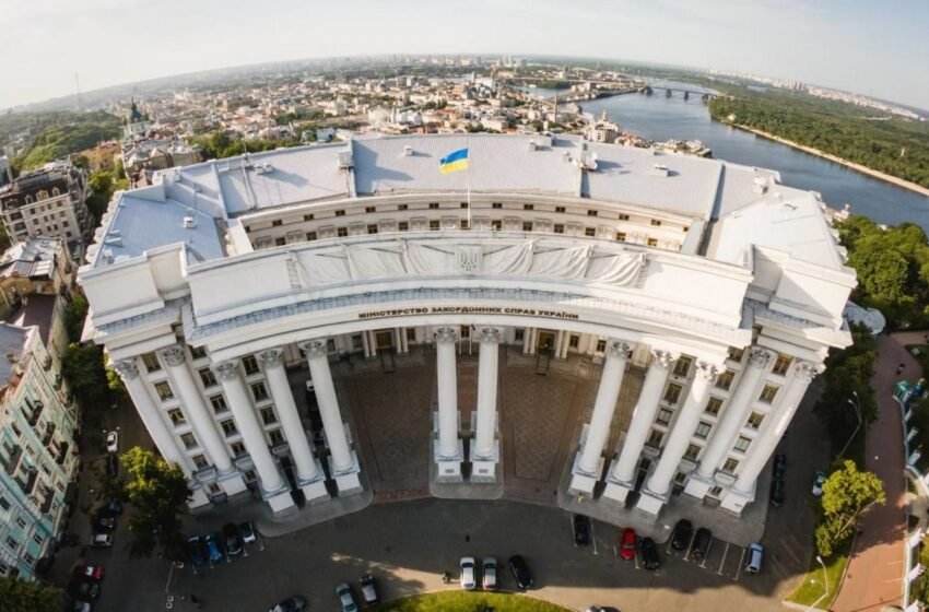  Будівля МЗС України пошкоджена через атаку РФ на Київ