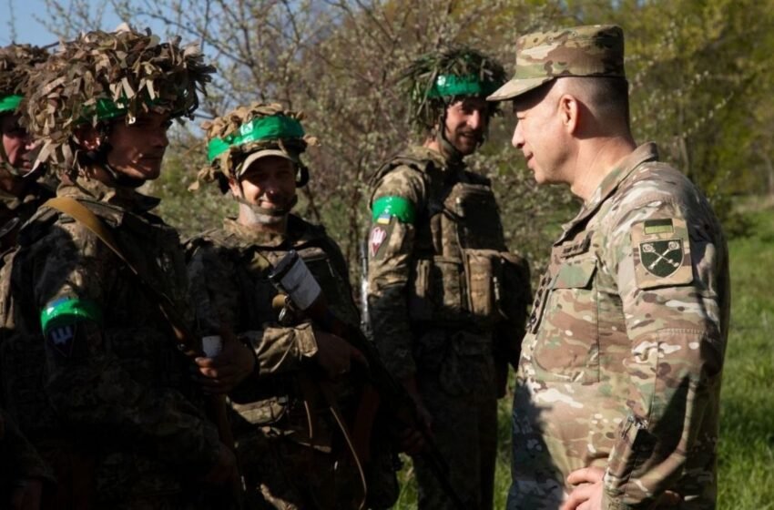  Сирський ініціює підвищення виплат військовим інструкторам