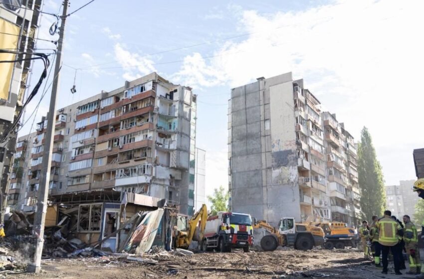  У Києві завершили рятувальну операцію після удару РФ: скільки загиблих та постраждалих