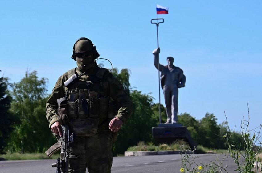  Окупанти на Донбасі хочуть “підняти економіку” туризмом, знущаючись над місцевими