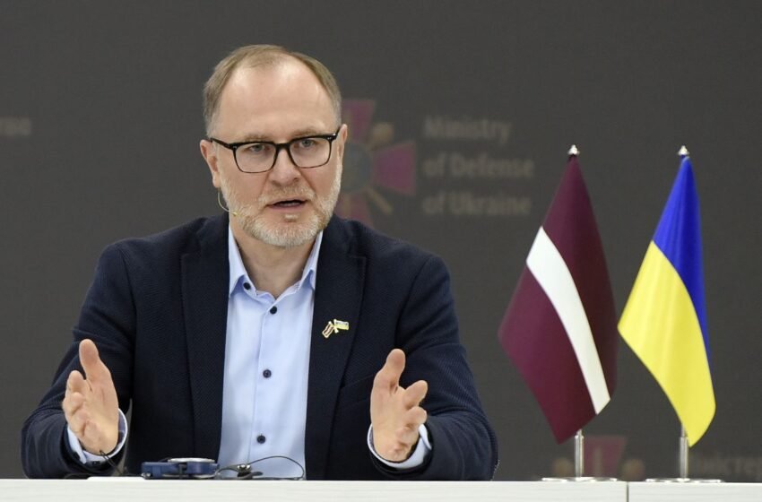  Глава Міноборони Латвії подав у відставку через дрони, які порушили повітряний простір