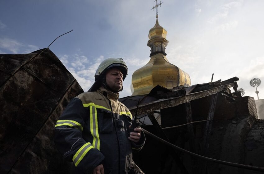  Який вигляд має Києво-Печерська лавра після атаки: фото ззовні та всередині (репортаж)