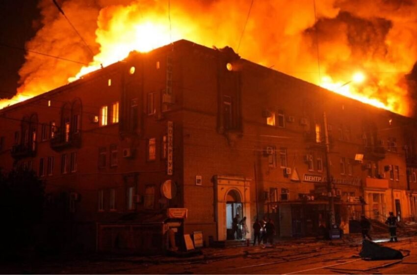  Ворог атакував Запоріжжя: зруйновано будинки та ТЦ, є жертви (фото, відео)