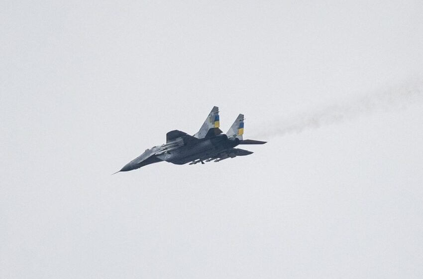  Військовий літак розбився на Хмельниччині: перші подробиці