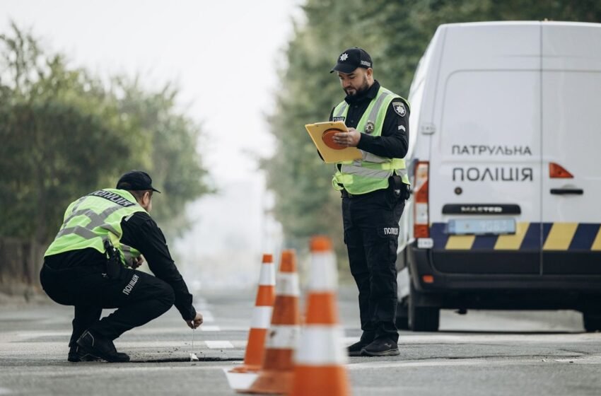  На Миколаївщині позашляховик із дітьми у салоні впав з моста у річку