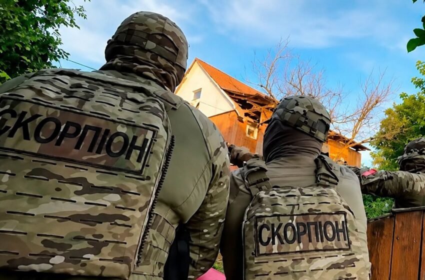  На Вінничині зі спецназом затримали військового в СЗЧ, він відбивався сокирою