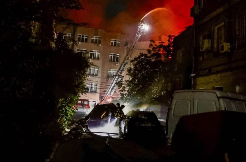  Будинки у вогні та зруйновані багатоповерхівки: ДСНС показала наслідки обстрілу Києва