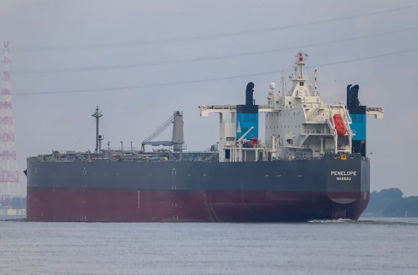 Українські дрони уразили 8 танкерів “тіньового флоту” РФ за одну ніч, – “Мадяр”
