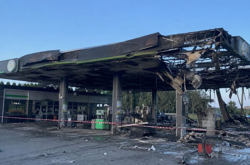  У Миколаєві пошкоджено дві АЗС внаслідок атаки РФ