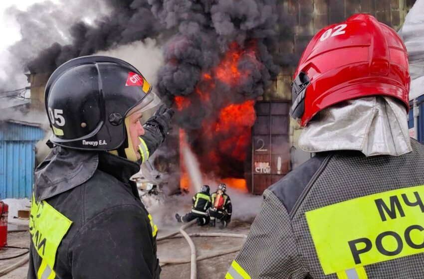  У Пермі горить один з найбільших НПЗ Росії після атаки дронів (відео)