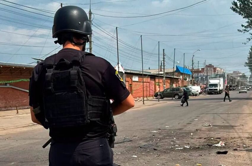  Росіяни вдарили дронами по центральному ринку Словʼянська, є постраждалі