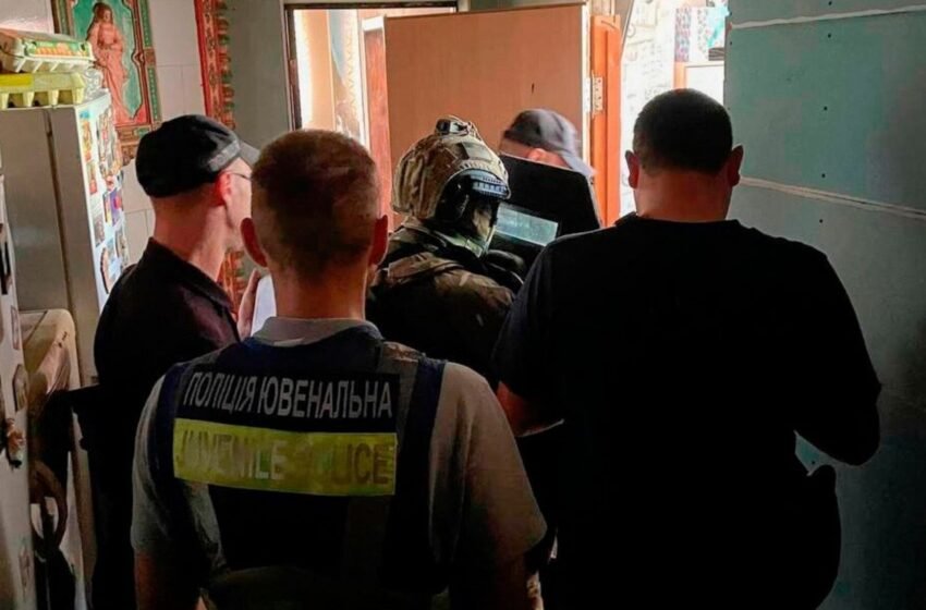  Нападали та калічили жінок у Києві: поліція затримала двох неповнолітніх