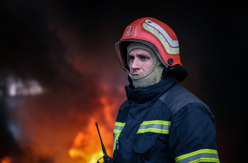  Росіяни вдарили по поштовому терміналу у передмісті Харкова